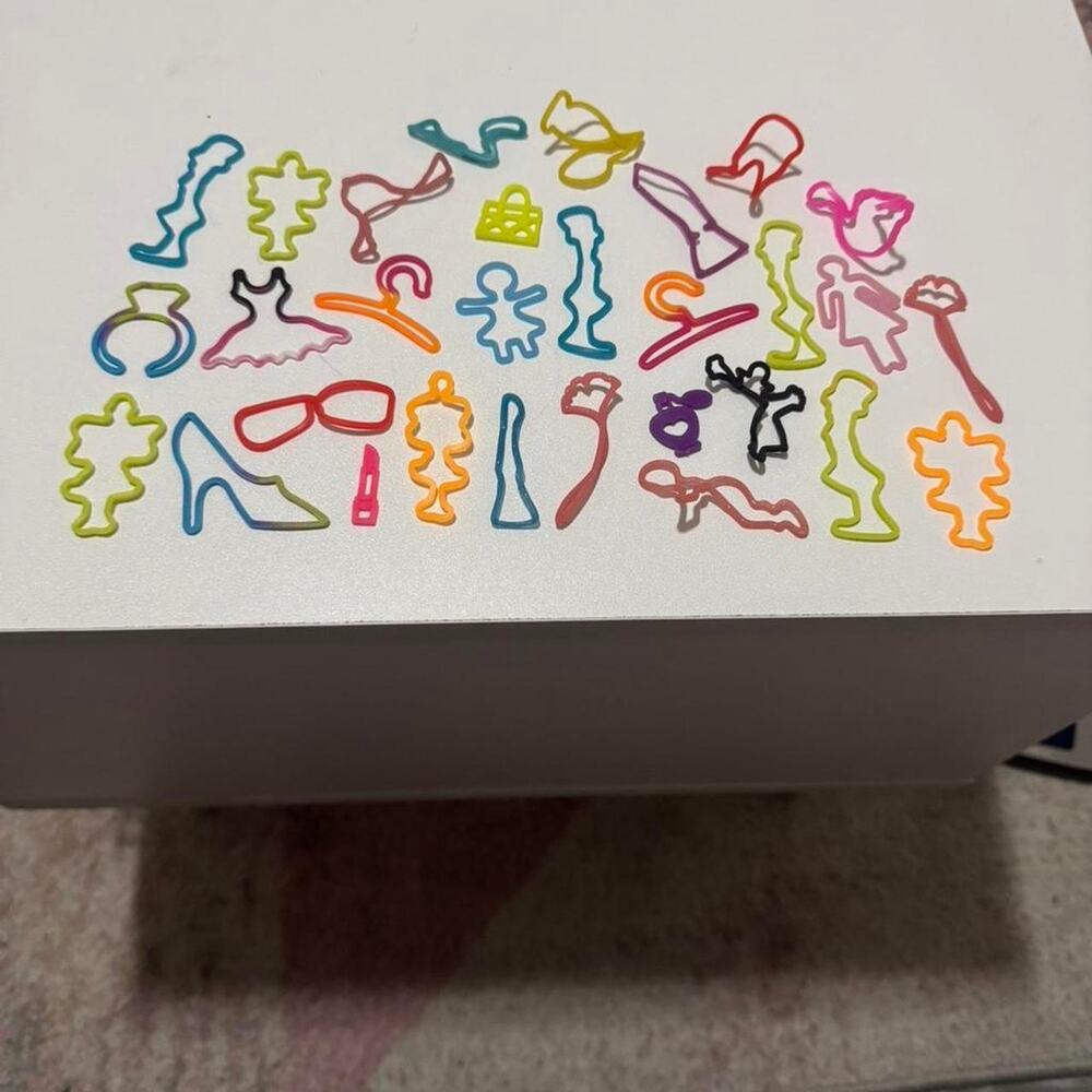 30 assorted Fashion and People silly bands- Lot 9